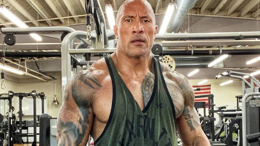Mit bloßen Händen: Dwayne Johnson reißt Eingangstor raus