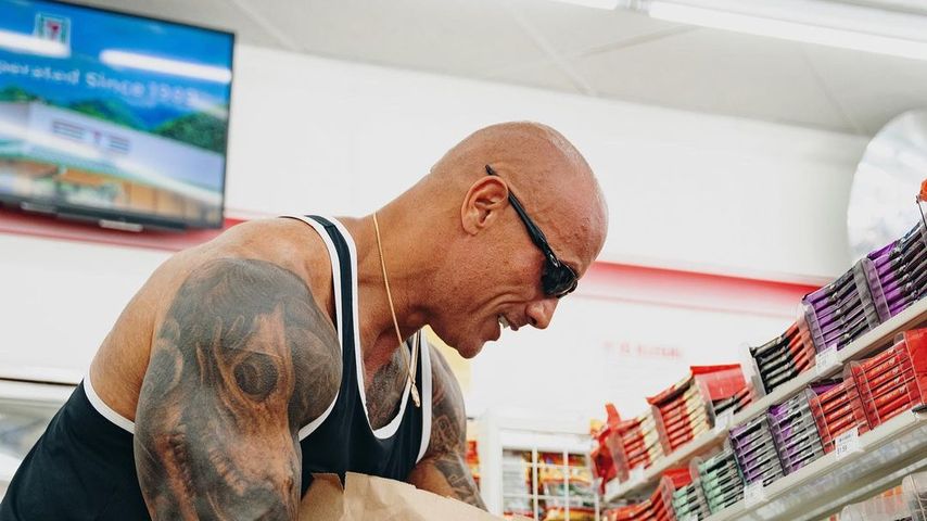 Dwayne Johnson am Süßwarenregal