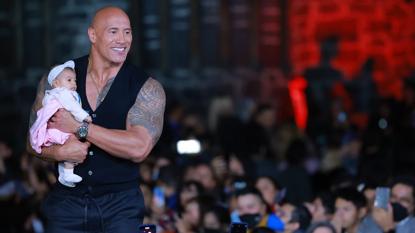 Muskeln und Baby: Dwayne Johnson liefert besonderen Auftritt