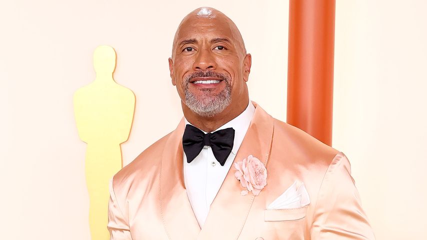 Schick oder schräg? The Rock im rosafarbenen Look bei Oscars