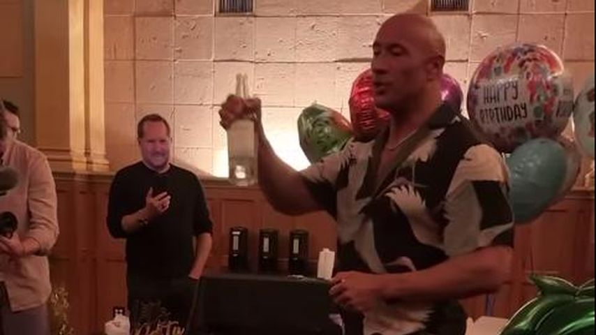 Dwayne Johnsons Kollegen überraschen ihn mit "Vaiana"-Party!