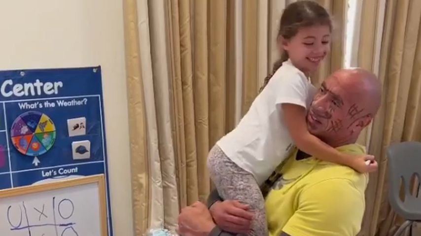 Filzer im Gesicht: The Rock wird zur Leinwand seiner Tochter