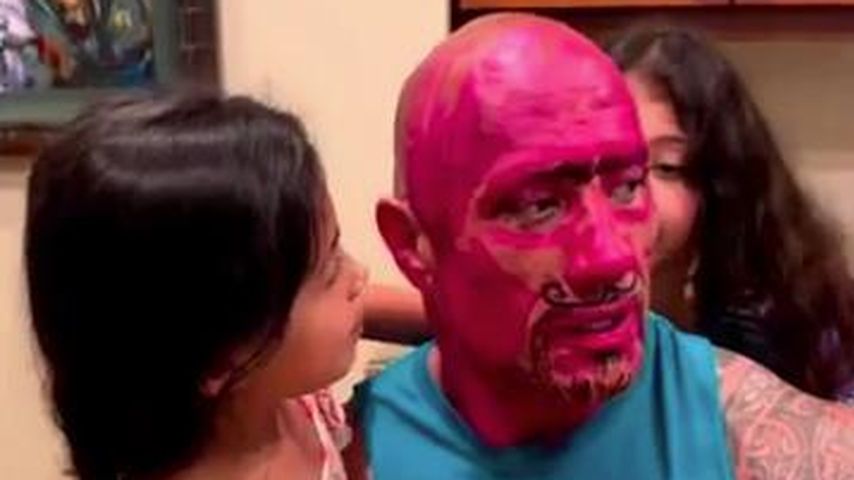 Malstunde für Töchter: Dwayne "The Rock" Johnson ist pink!