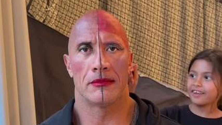 Dwayne "The Rock" Johnson lässt sich von Töchtern schminken