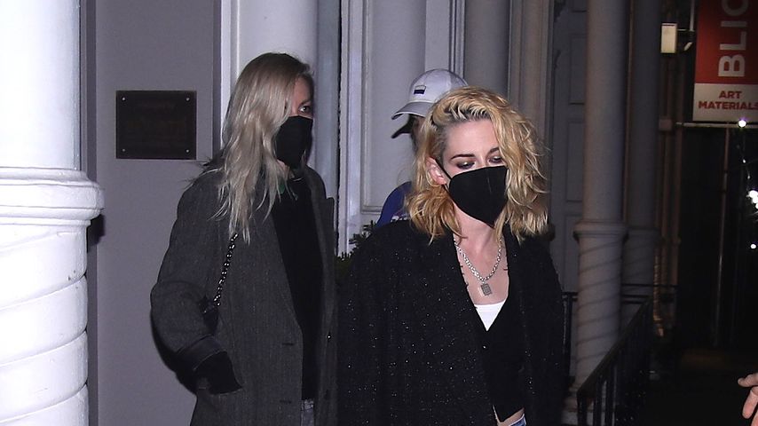 Dylan Meyer und Kristen Stewart im November 2021 in New York