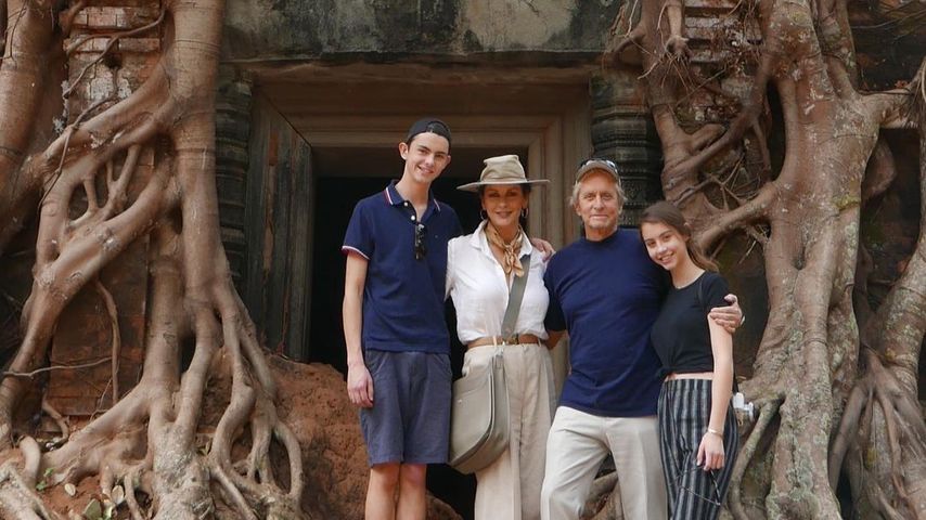 Dylan Michael Douglas, Catherine Zeta-Jones, Michael Douglas und Carys Zeta Douglas im November 2022