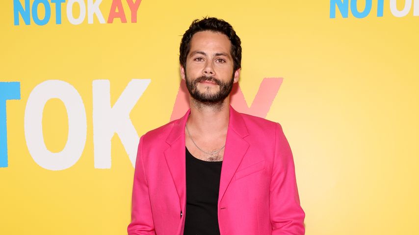 Filmpremiere: Dylan O'Brien begeistert im pinken Anzug