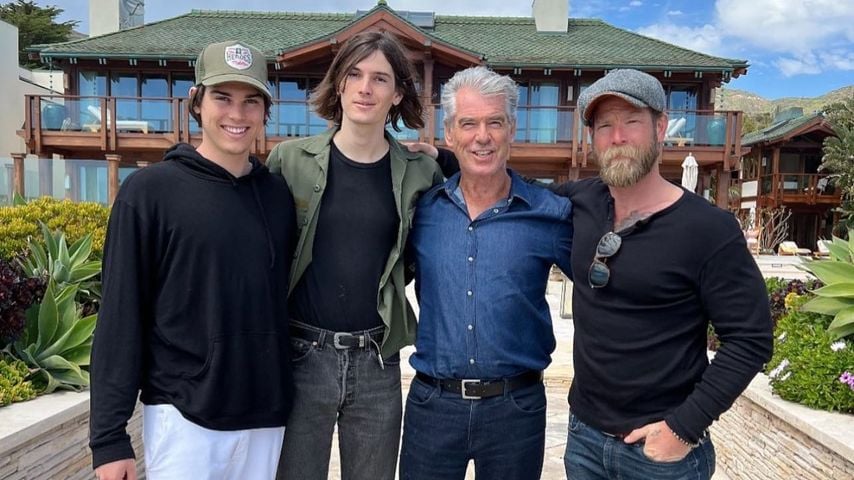 Superselten! Pierce Brosnan teilt Familienfoto mit Söhnen