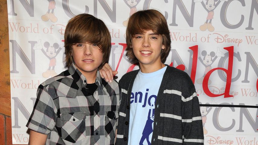 Dylan und Cole Sprouse, posieren
