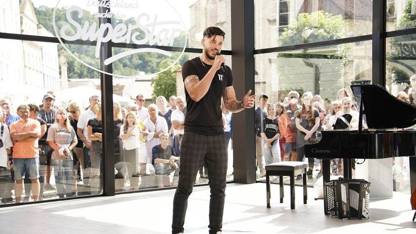 Frech? Dieser DSDS-Kandidat flirtet mit Jurorin Ilse DeLange