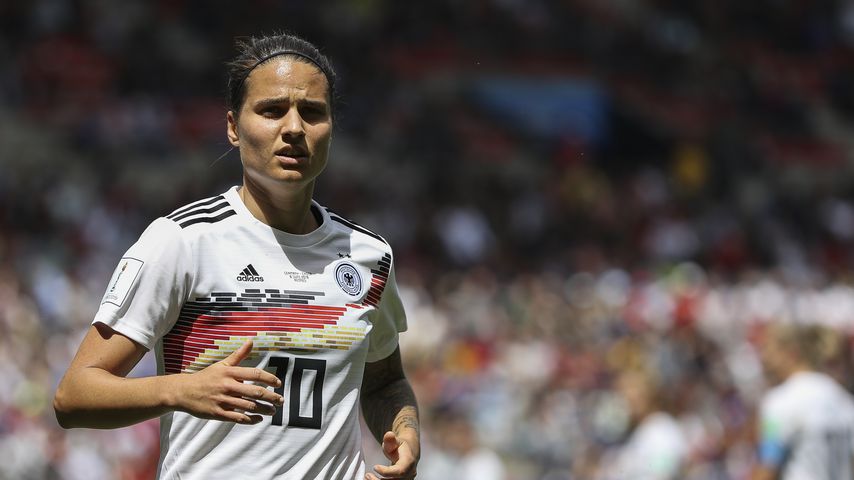 Nationalkickerin Dzsenifer: Lungenembolie wegen der Pille?