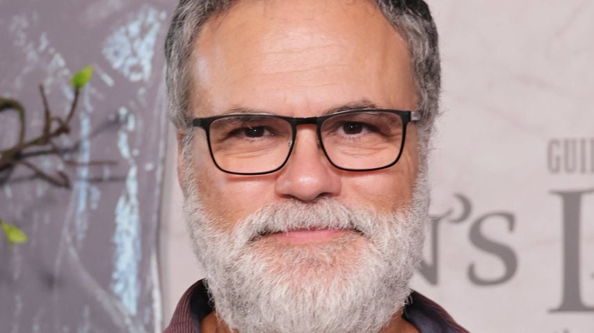 Ed Sanchez bei der 20th Anniversary Carpet von "Pan's Labyrinth" im Academy Museum of Motion Pictures in Los Angeles