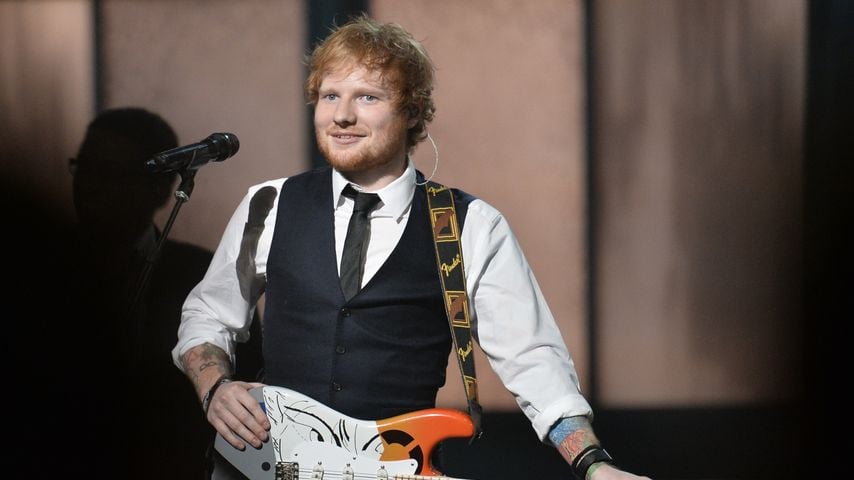 Intimer Pub-Gig: Ed Sheeran spielt auf Mini-Tisch