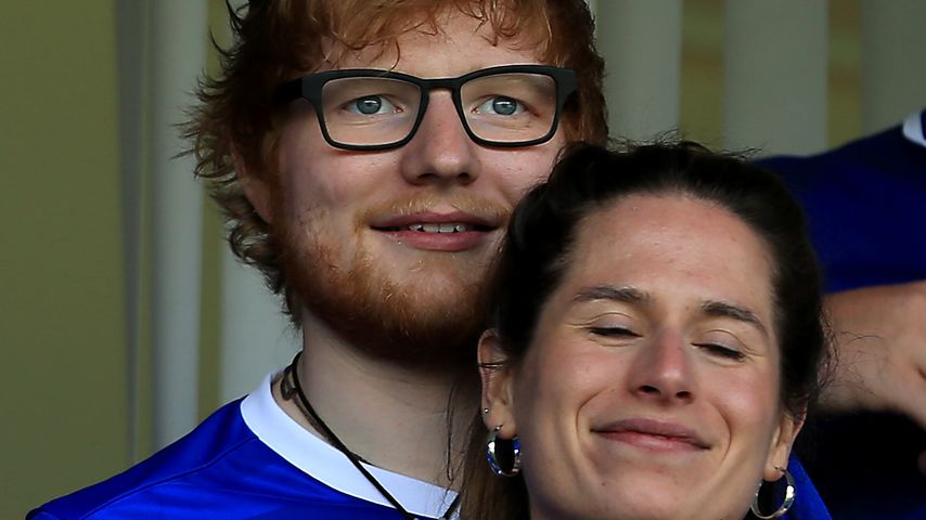 Ed Sheeran und seine Frau Cherry Seaborn bei einem Fußballspiel 2018