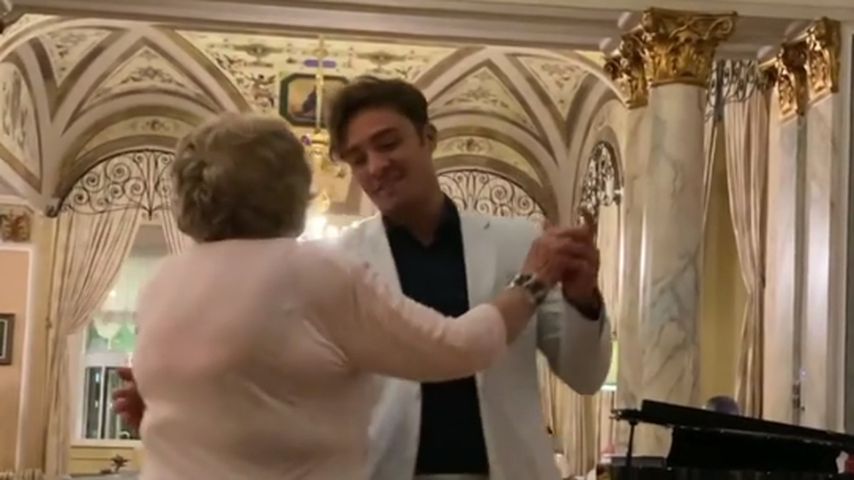 Hottie Ed Westwick tanzt mit Oma: Fans sind eifersüchtig!