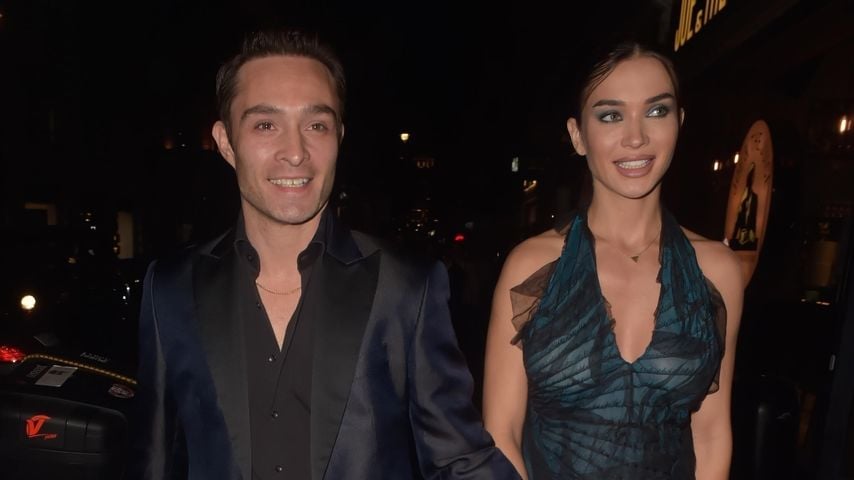 Ed Westwick und Amy strahlen bei der Fashion Week in London