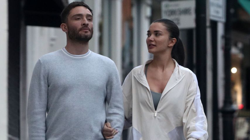 Ed Westwick und Amy Jackson Arm in Arm
