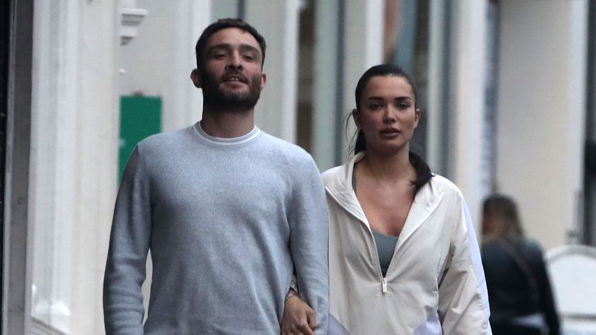 Ed Westwick und Amy Jackson wurden Arm in Arm gesichtet!