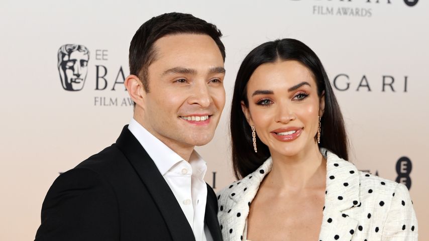 Ed Westwick mit seiner Verlobten Amy Jackson im Februar 2024
