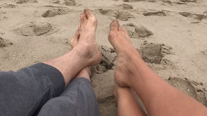 Eddie und Janie Van Halen am Strand