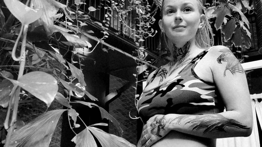 Da ist der Bauch: Edith Stehfest teilt erstes Schwanger-Foto