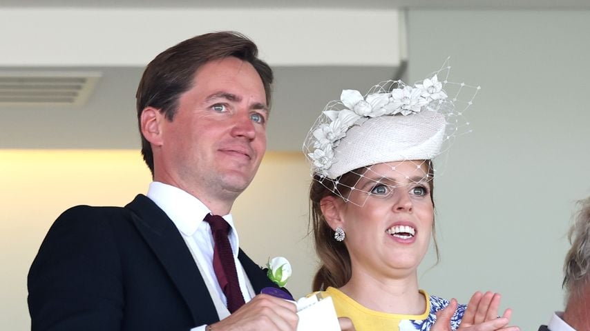 Prinzessin Beatrice und Edoardo teilen seltenen Kussmoment