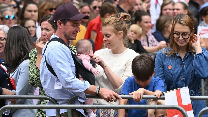 Selten: Prinzessin Beatrice zeigt ihre Töchter bei Frauen-EM