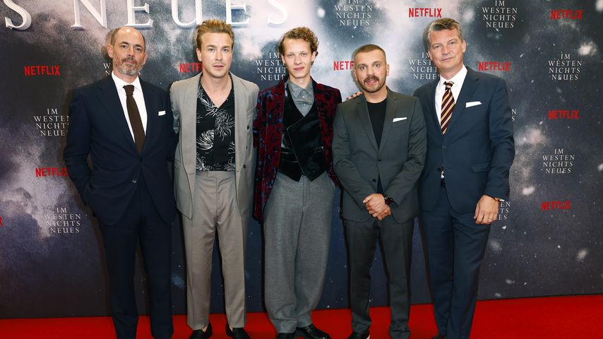 Edward Berger, Albrecht Schuch, Felix Kammerer, Edin Hasanovic und Malte Grunert im September 2022
