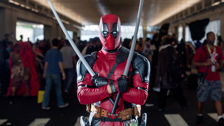 Ein Fan verkleidet als Deadpool auf der Comic-Con in NYC im Oktober 2018