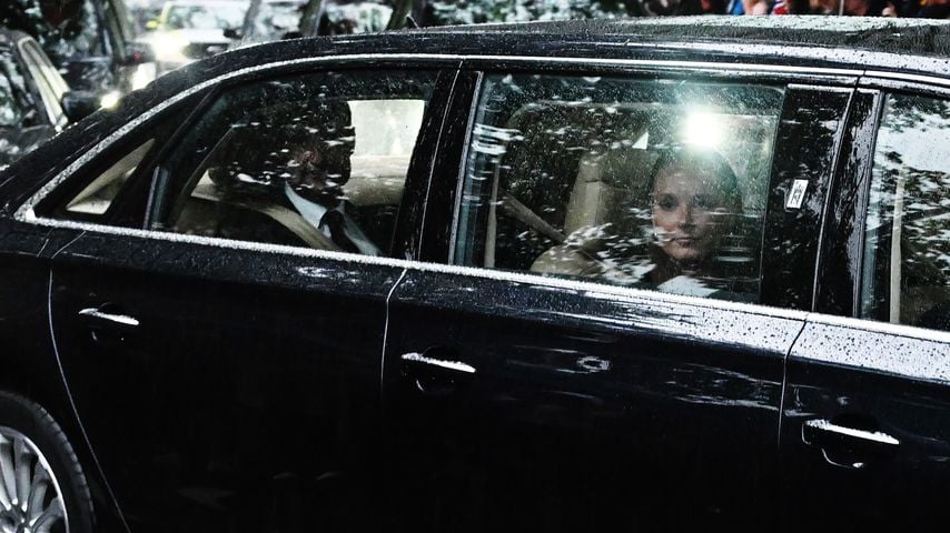 Mitglieder der norwegischen Königsfamilie begleiten den Sarg von König Harald V in Oslo