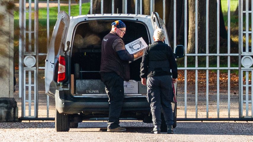 Weinhändler liefern Kisten an der Royal Lodge in Windsor, wo Andrew Mountbatten-Windsor noch lebt. November 2025.