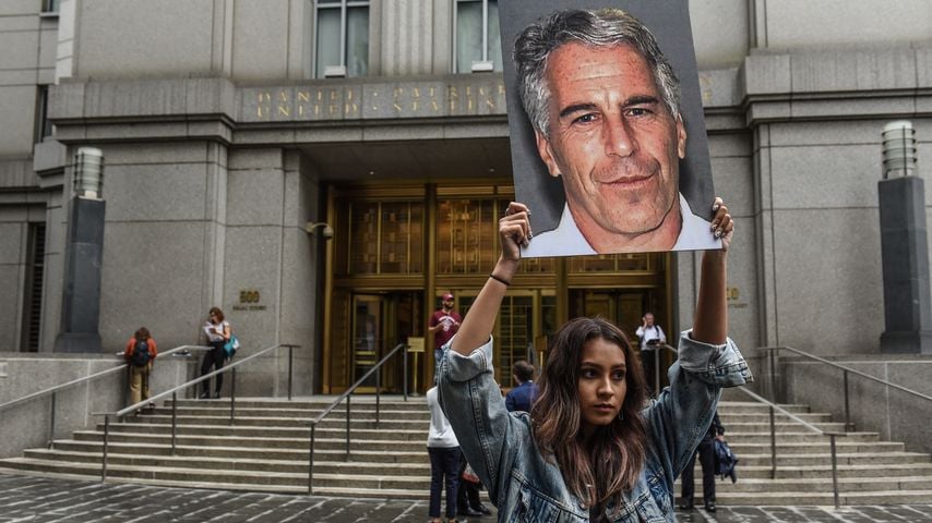 Ein Protest während des Jeffrey-Epstein-Prozesses in NYC im August 2019