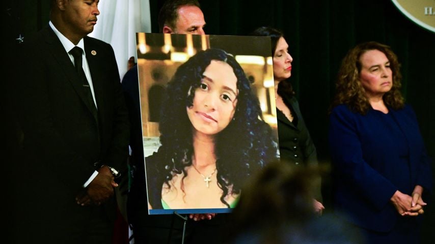 Ein Porträt von Celeste Rivas Hernandez bei einer Pressekonferenz von Los Angeles County District Attorney Nathan J. Hochman
