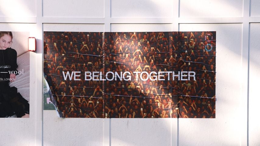Harry Styles Poster mit dem Schriftzug "We Belong Together" in Soho, London, am 14. Januar 2026