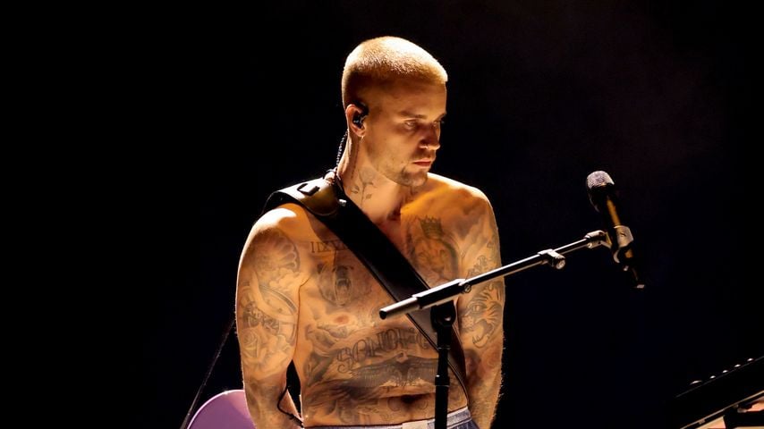 Skurrile Show: Justin Bieber performt in seiner Unterhose