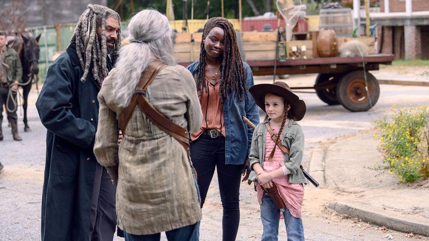 Khary Payton, Melissa McBride, Danai Gurira und Cailey Fleming in "The Walking Dead"