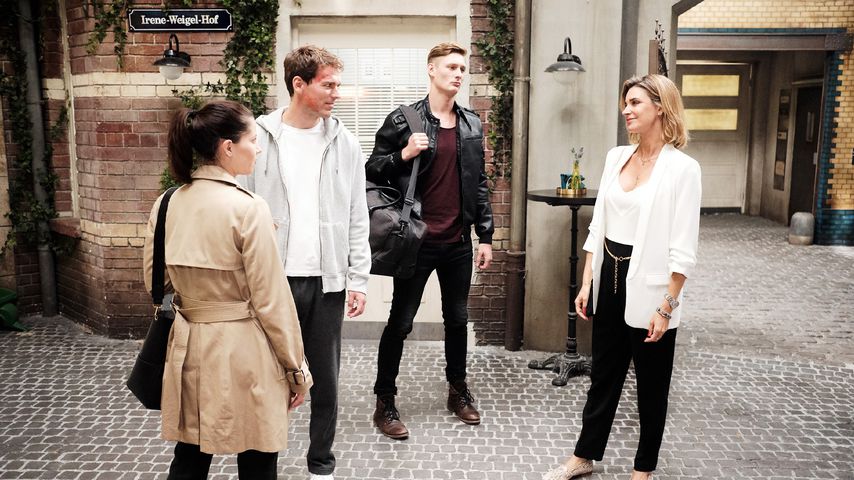 Sina (Valea Scalabrino), Till (Constantin Lücke), Conor (Yannik Meyer), Eva (Claudelle Deckert)