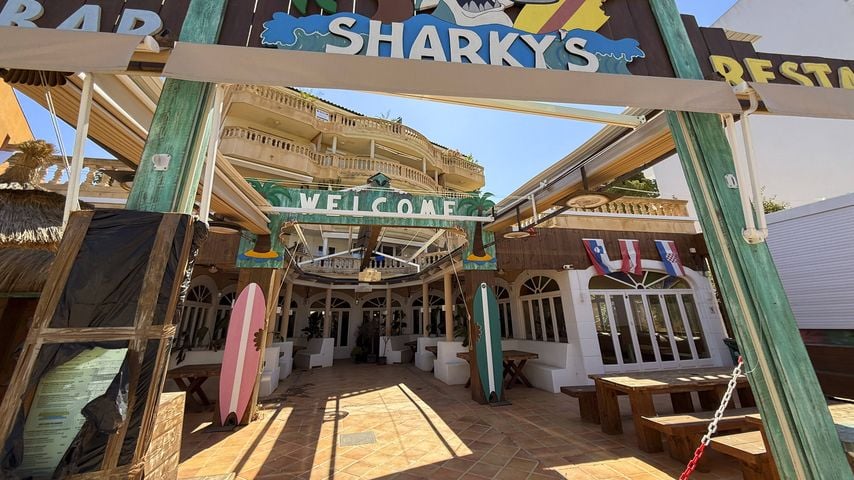 Sharky's in Cala Ratjada: die Sportsbar auf Mallorca, Juni 2025