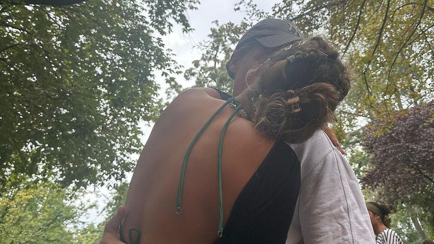 Elena Carrière und ihr Freund im August 2024