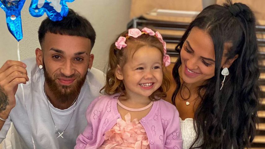 Elena Miras mit ihrer Tochter Aylen und ihrem Freund