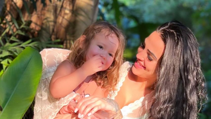 Elena Miras mit ihrer Tochter Aylen im Dezember 2021