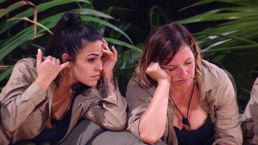 Elena Miras und Daniela Büchner, Tag 1 im Dschungelcamp