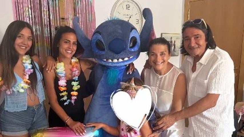 Elena Miras mit ihrer Familie, 2025