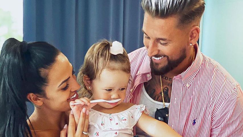 Elena Miras und Mike Heiter mit Tochter Aylen