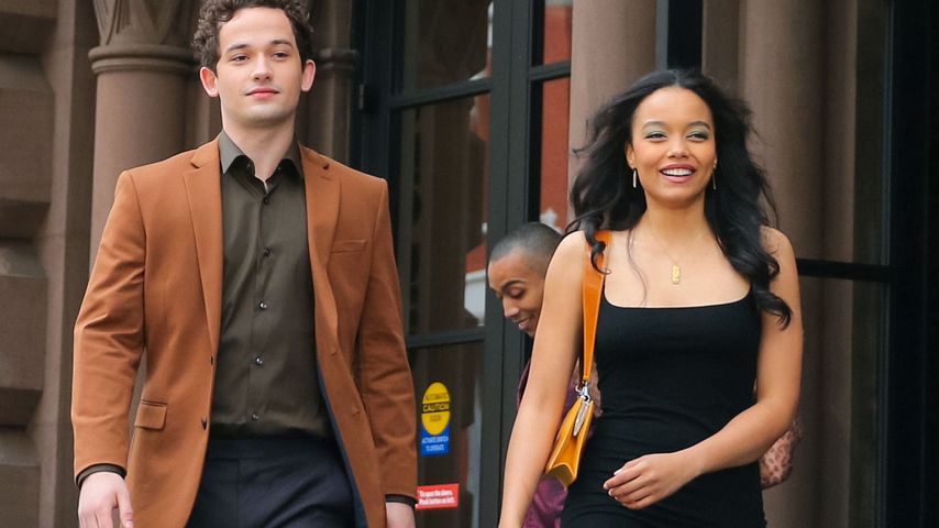 Eli Brown und Whitney Peak am Set von "Gossip Girl"