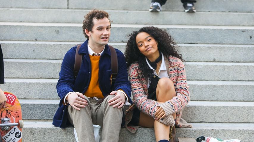 Eli Brown und Whitney Peak am Set des "Gossip Girl"-Reboots