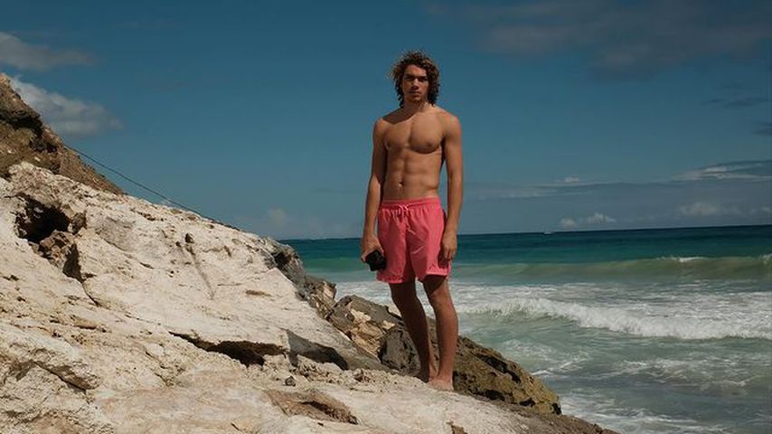 Nur in Boxershorts: Boris Beckers Sohn Elias auf heißen Pics