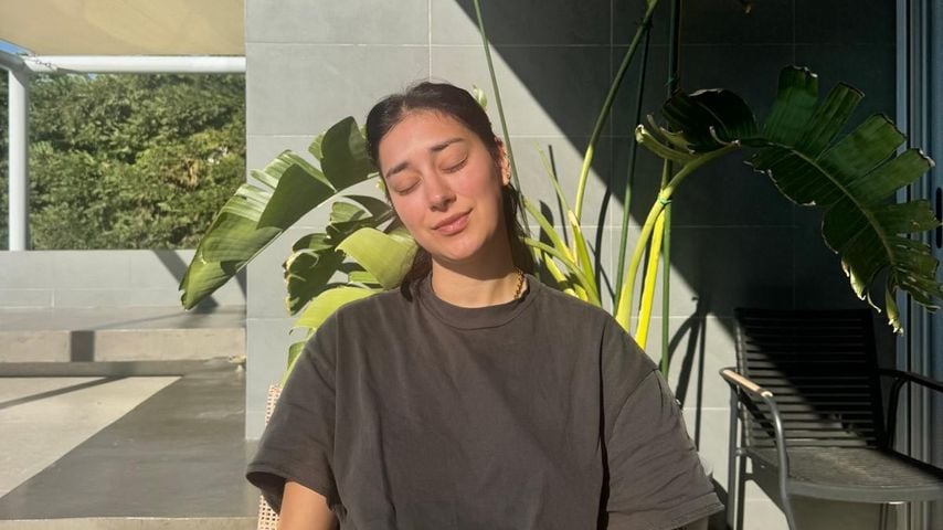 Elif Demirezer, Sängerin