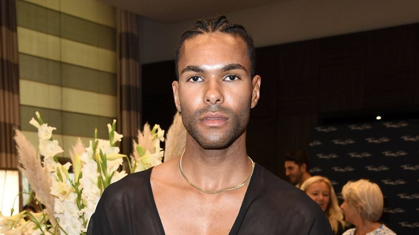 Eliob Demofike, Model