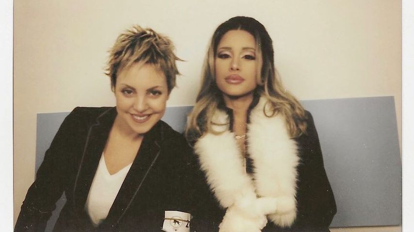 Elizabeth Gillies und Ariana Grande im Jahr 2022